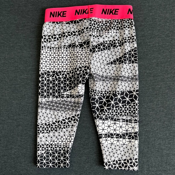 NWT Nike Dry Little Girls' Sport Essentials Leggings Geometric Pattern Size 6 - Picture 2 of 10